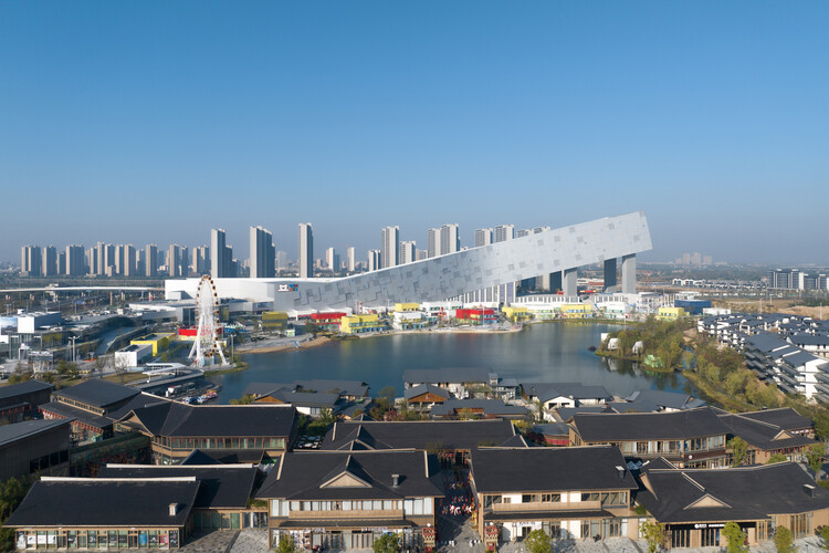 Горнолыжный курорт Ухань / CLOU Architects — фотография экстерьера, городской пейзаж