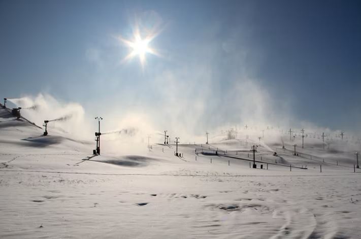 Как гора Брайтон компании Vail Resorts работает и создает снег на Среднем Западе в условиях постоянно меняющегося климата