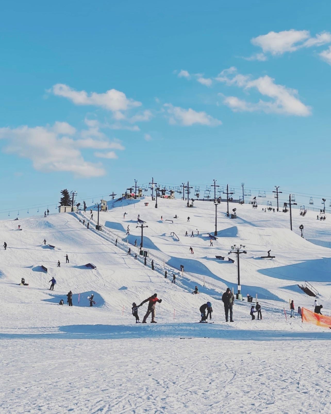 Как гора Брайтон компании Vail Resorts работает и создает снег на Среднем Западе в условиях постоянно меняющегося климата