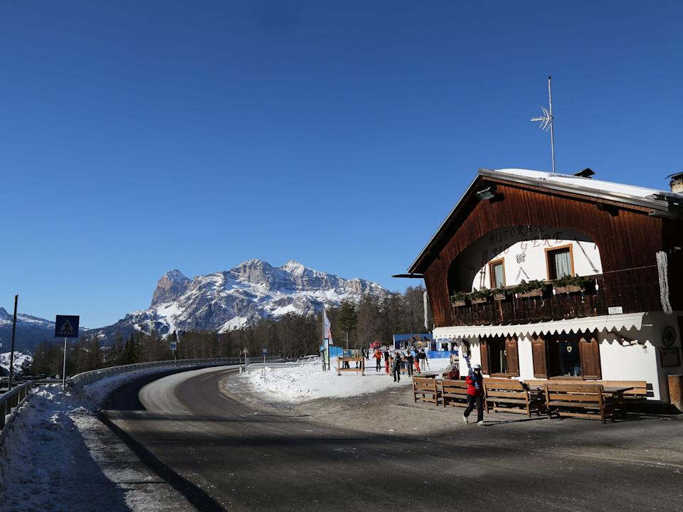 Где автор ждал, когда такси отвезет ее в другую область Кортины Д'Ампеззо.