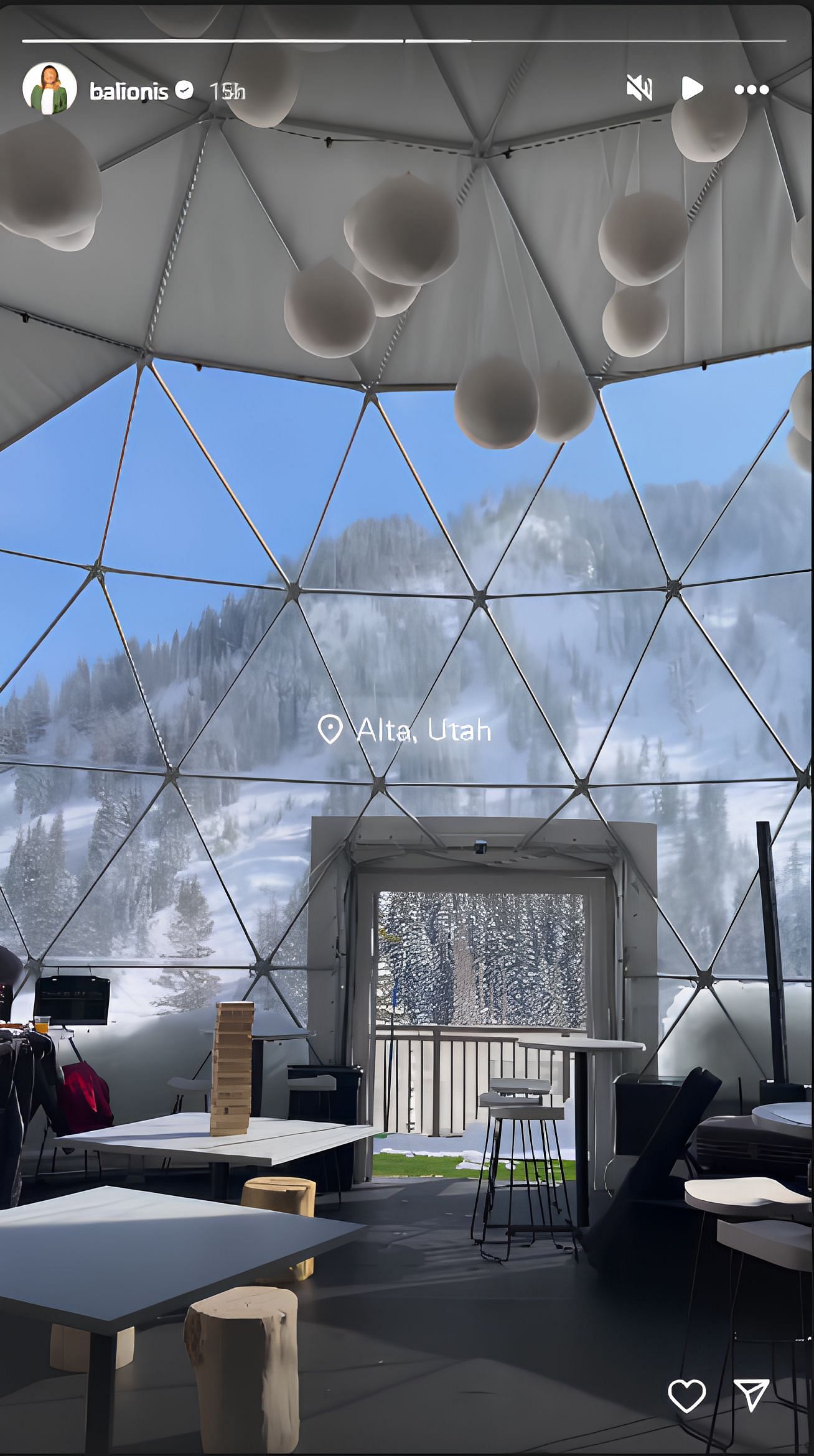Аманда Балионис в Ski Resort. Изображение через Instagram/@balionis