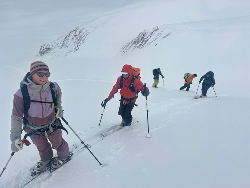Скингинг в перерыве от метель. Изображение © Planetski.