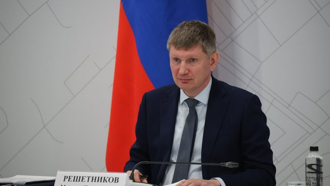 Министр экономического развития Максим Решетников во время совещания по вопросу импортозамещения в сфере туризма
