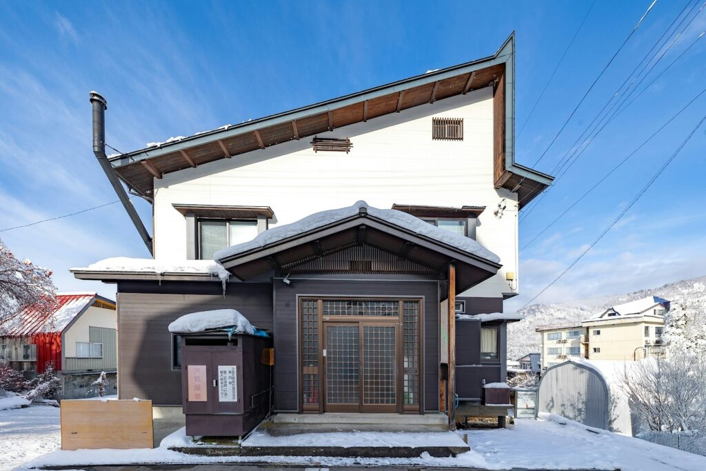 Uchitsune Nozawa onsen пенсия