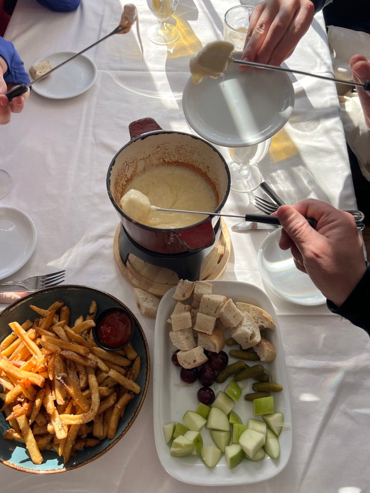 Фондю в круговом доме.