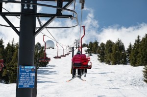 В новом: Mt. Ashland планирует заменить свои две старые председатели - Ариэль и Виндзор