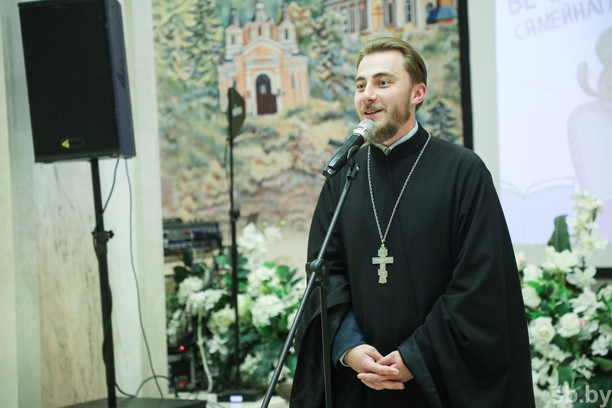 «В Минске прошел вечер семейного чтения «Бацькоўскі дар»»