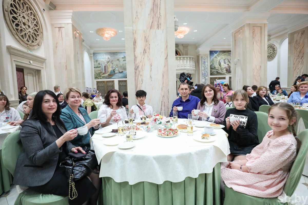 «В Минске прошел вечер семейного чтения «Бацькоўскі дар»»