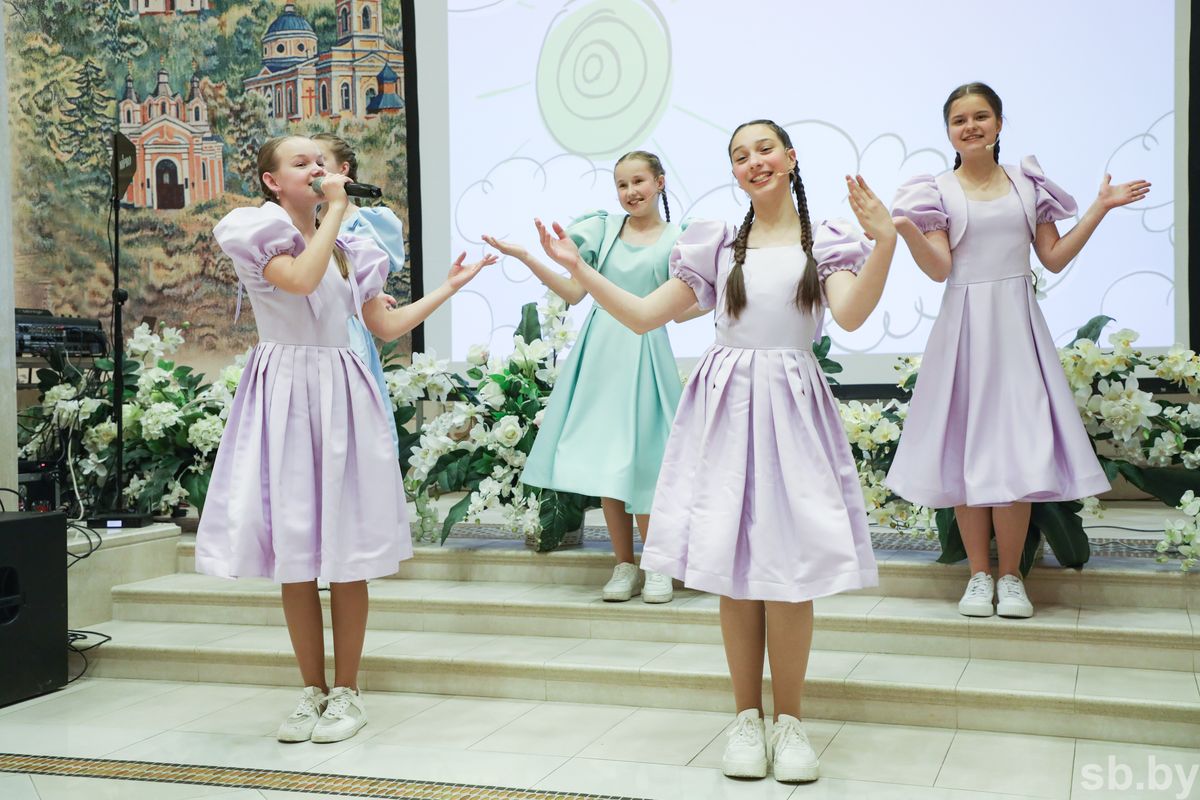 «В Минске прошел вечер семейного чтения «Бацькоўскі дар»»