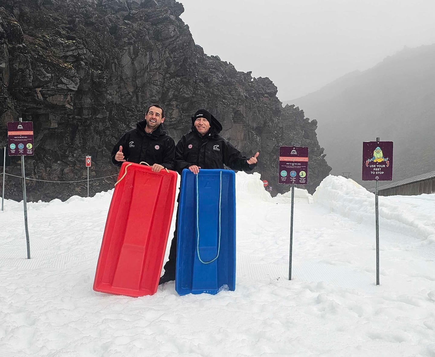 MT Hutt снова задерживается, когда шторм вырисовывается над южными Альпами Новой Зеландии