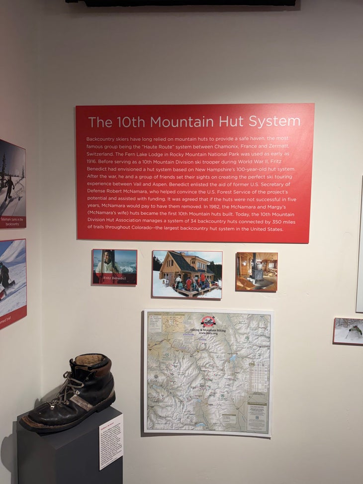 Показ о хижине до хижины в музее Snowsports Colorado