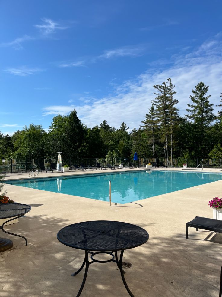 Jackson Gore Village Pool с видом на горы