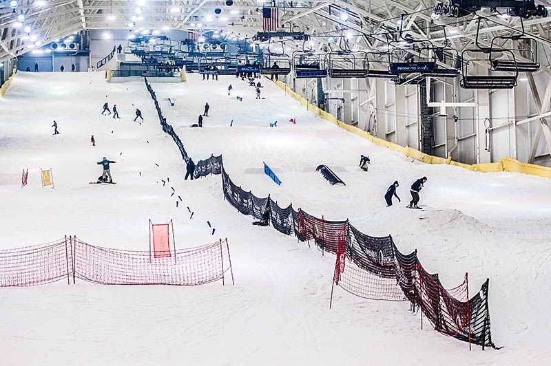 Лыжи и сноуборд до 1 часа ночи в эту пятницу, 25 июля, в районе Big Snow Indoor лыж в Нью -Джерси