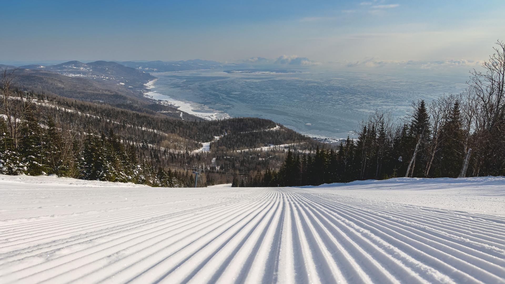 Le Massif de Charlevoix Взгляд на Святой Лавренс