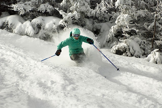 Cannon Mountain, NH лыжник в порошке, Spring Skiing.