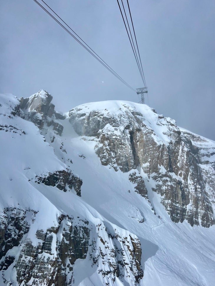 Просмотр Corbet Coulir от трамвая.
