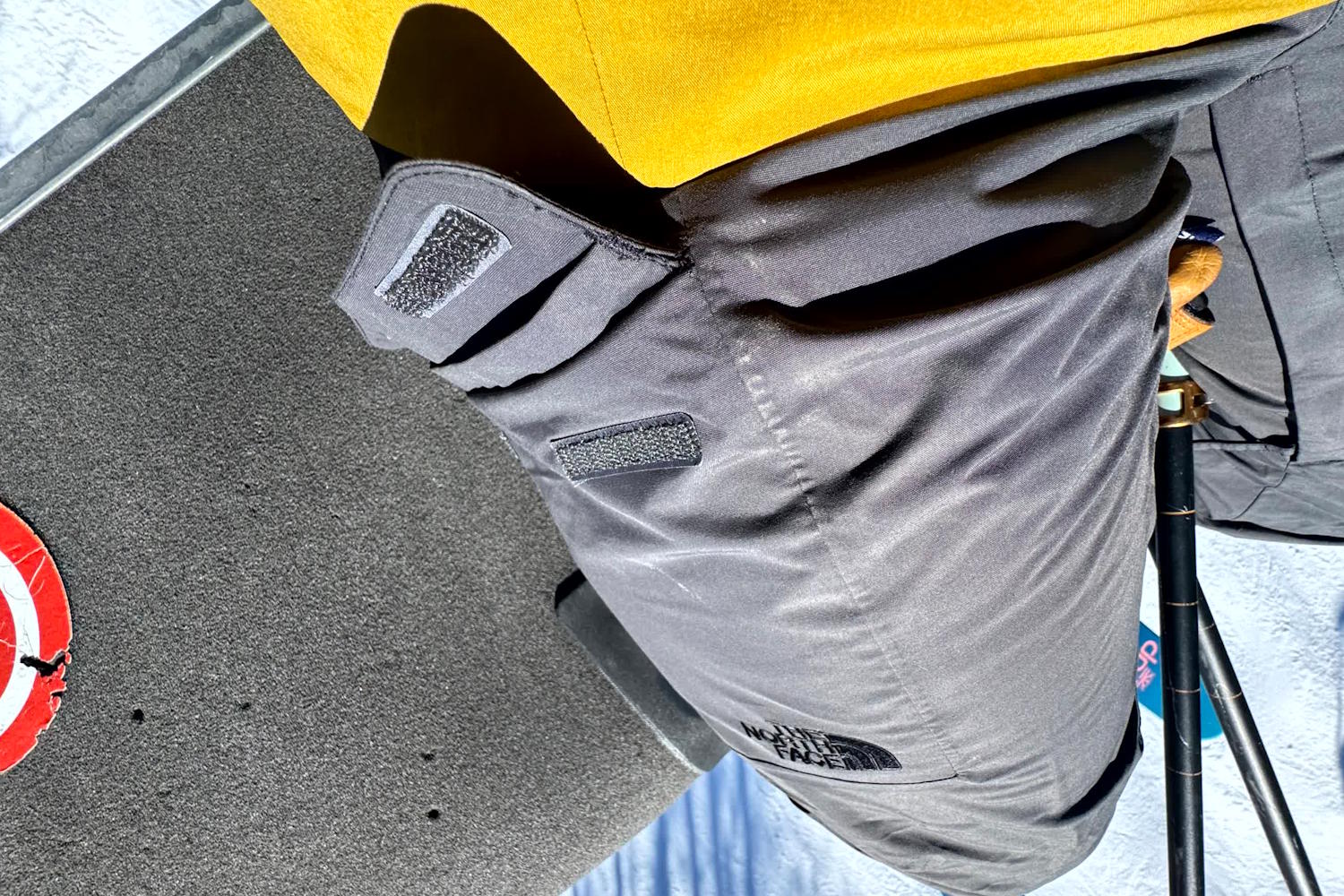 Закрытие карманов лыжных штанов TNF Freedon