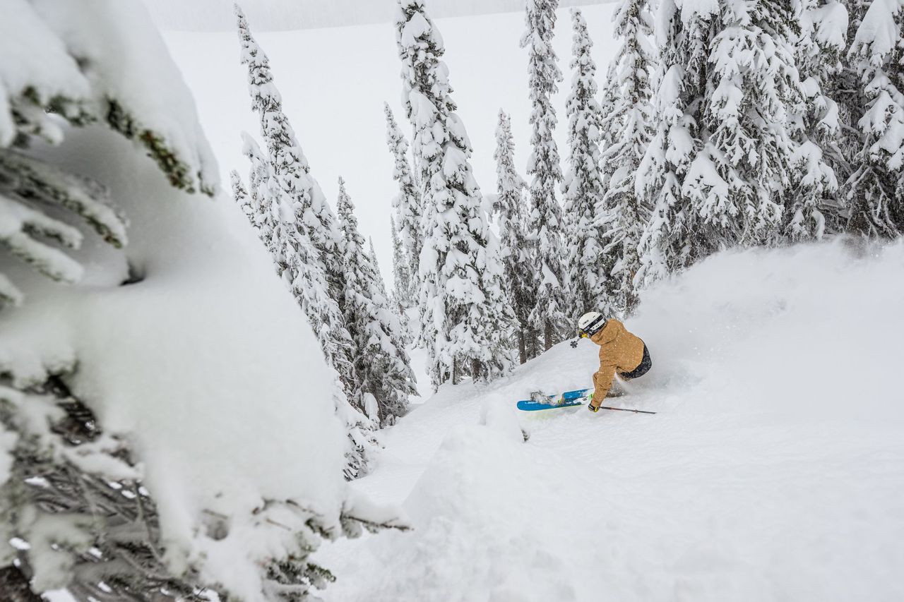 Big White Ski Resort, Британская Колумбия, Канада, показывает одни из лучших лыжных лыж в Северной Америке
