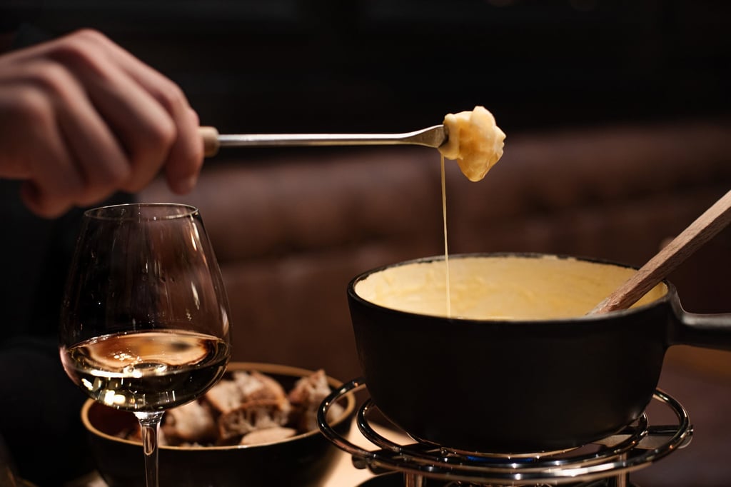 В то время как Fondue наиболее известен тем, что начался в Швейцарии, это горное блюдо имеет давнюю традицию во Франции. Фото: Мари Буго, Ассоциация прессы/DPA