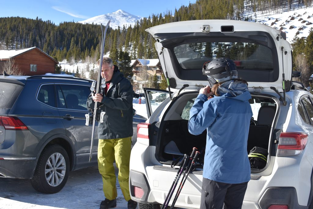 Вот где находится Breckenridge со своим проектом по соседству с взлетно -посадочными полосами и тем, как могла бы работать новая бесплатная парковка лыжника