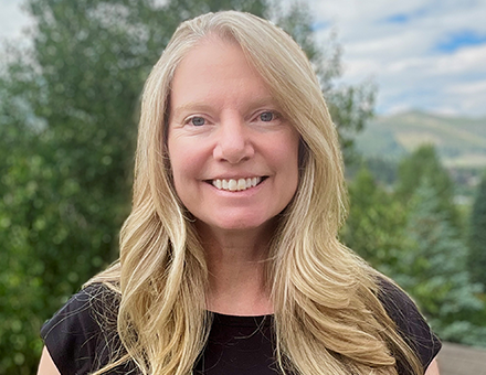 Джин Микулас