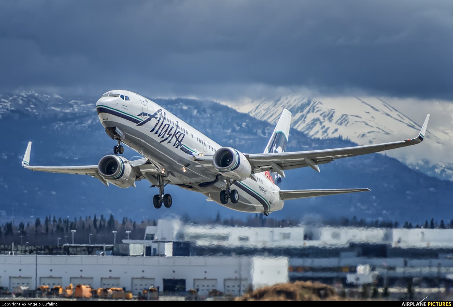 Катайтесь на лыжах бесплатно при полетах Alaska Airlines на этих курортах