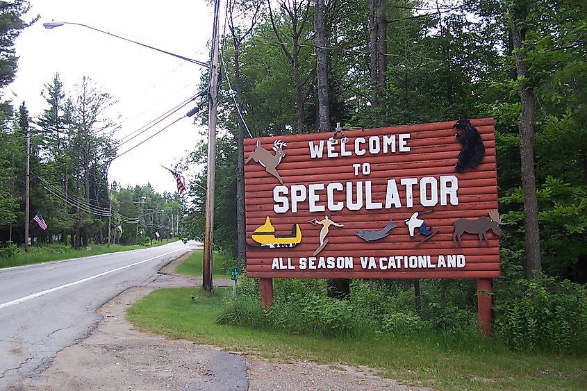 Знак приветствия посетителей Speculator, Нью-Йорк.