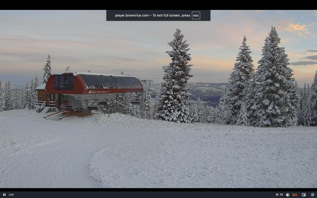 На двух курортах Колорадо во время ночного шторма выпало более 6 дюймов снега