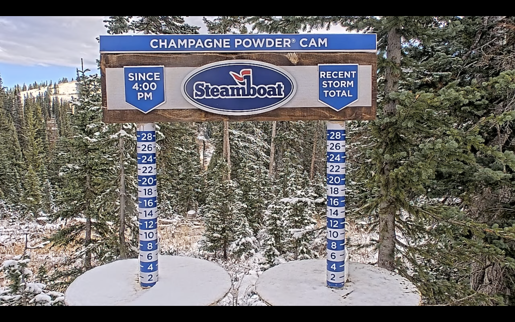 На двух курортах Колорадо во время ночного шторма выпало более 6 дюймов снега