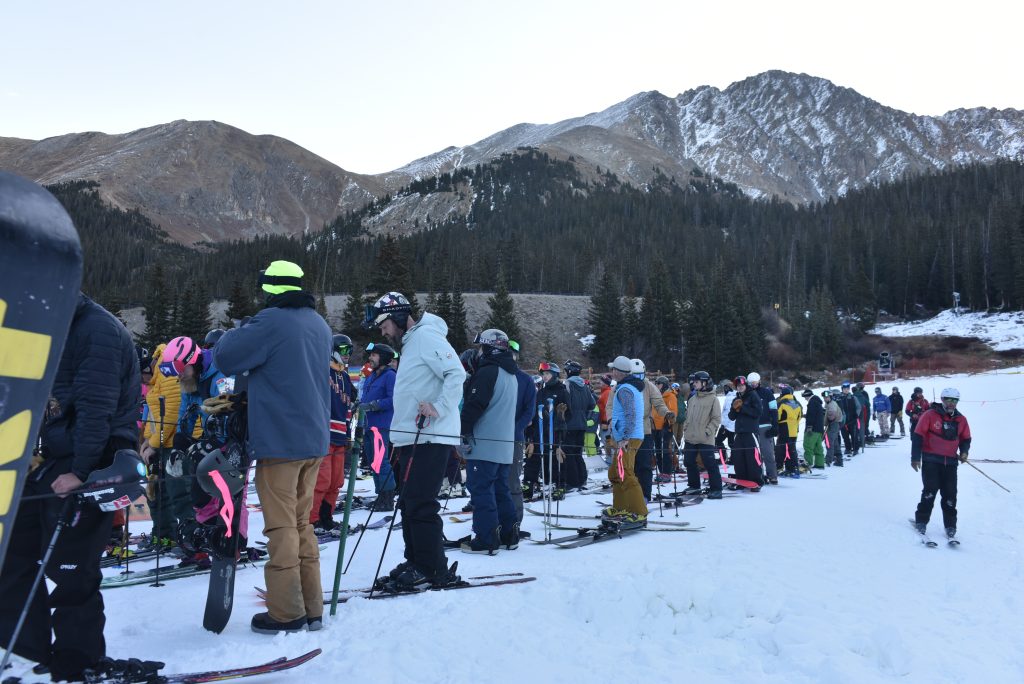 Бассейн Арапахо начинает сезон 2025–26 со дня открытия.