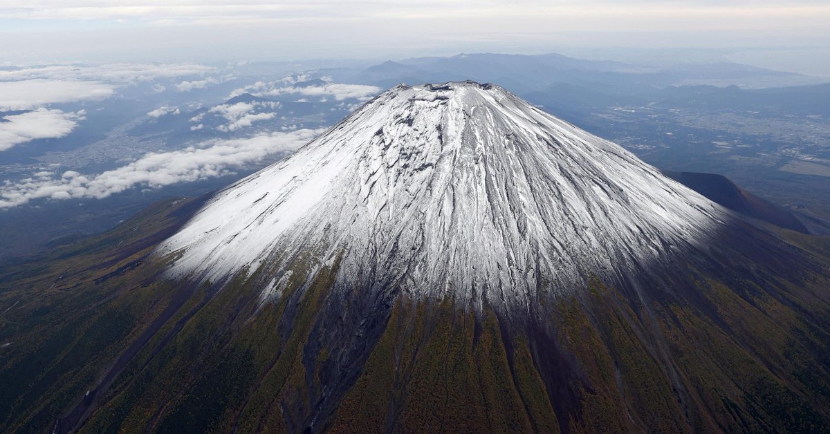 [PHOTOS] На гору Фудзи в Японии выпадает первый снег в сезоне 2025–2026 годов: открывается первый японский горнолыжный курорт