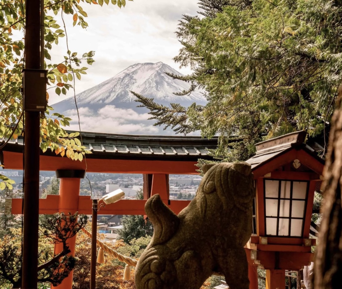 [PHOTOS] На гору Фудзи в Японии выпадает первый снег в сезоне 2025–2026 годов: открывается первый японский горнолыжный курорт