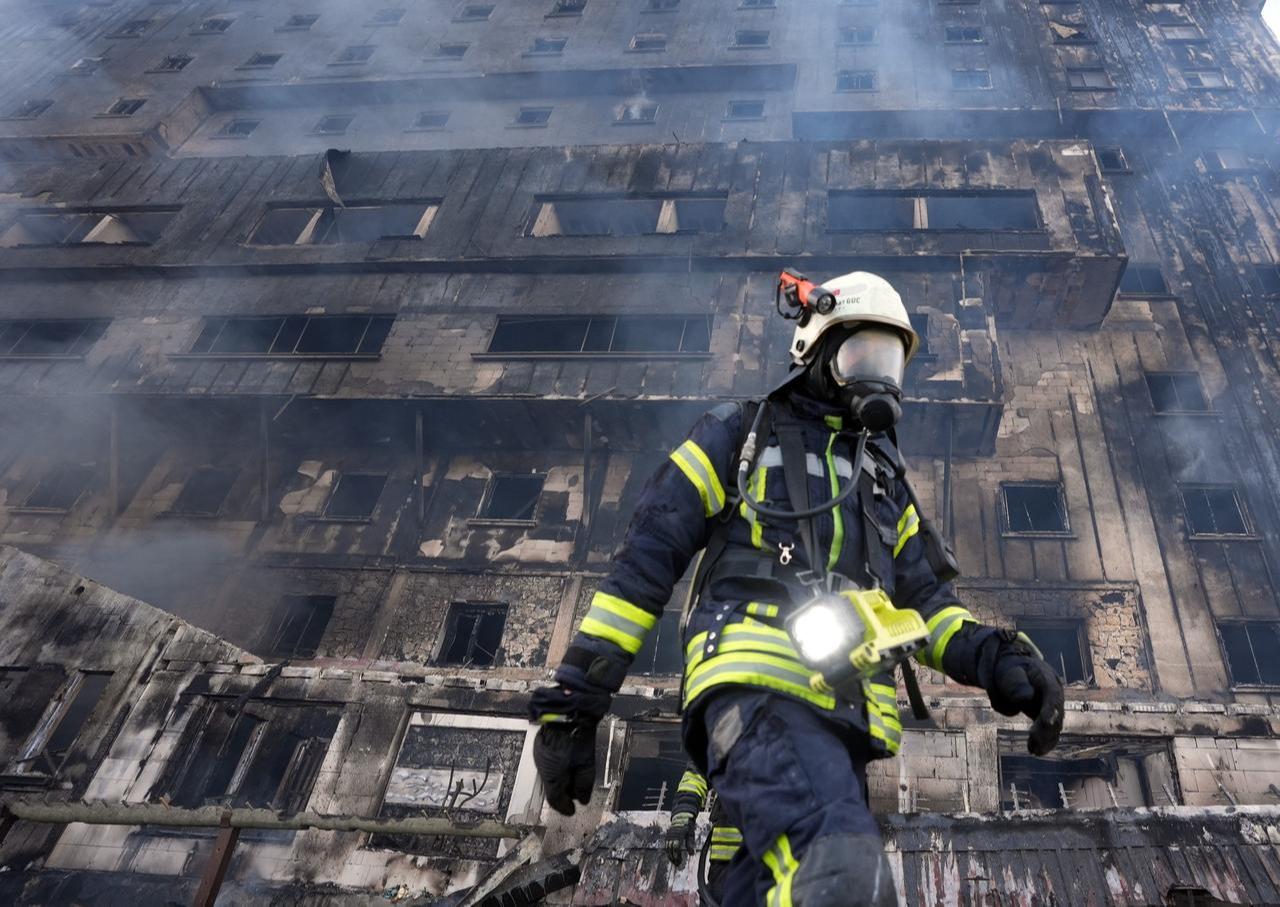 Вид на ущерб от пожара, который вспыхнул в отеле на горнолыжном курорте Болу Карталкая в Болу, Турция, 21 января 2025 года. (Фото АА)