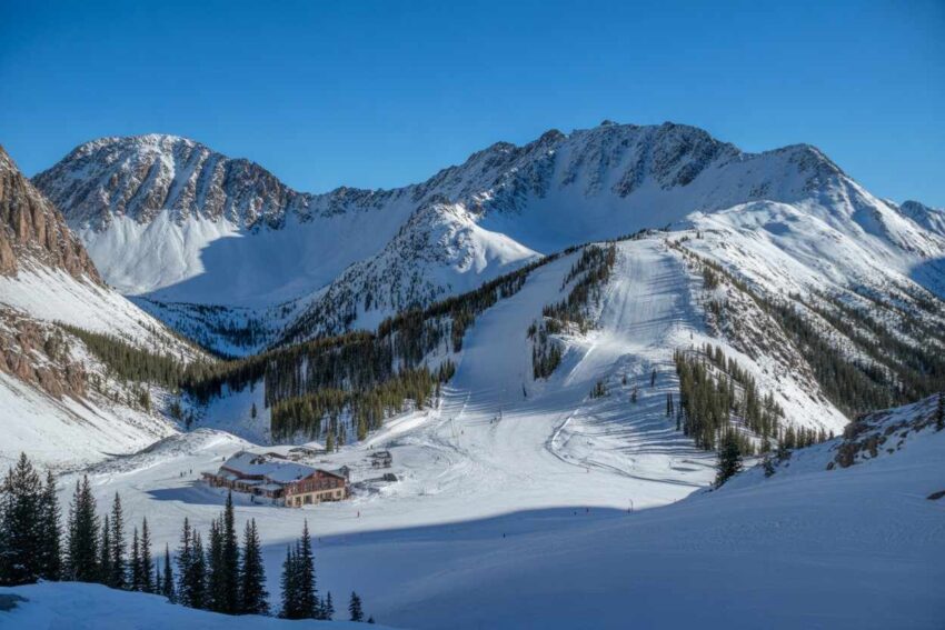 Бассейн Арапахо - путешествия и экскурсионный мир Изображение бассейна арапахо в Колорадо, США