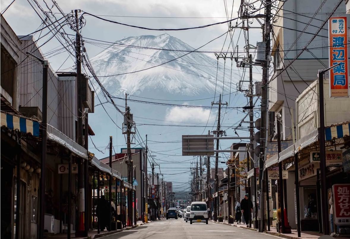 [PHOTOS] На гору Фудзи в Японии выпадает первый снег в сезоне 2025–2026 годов: открывается первый японский горнолыжный курорт