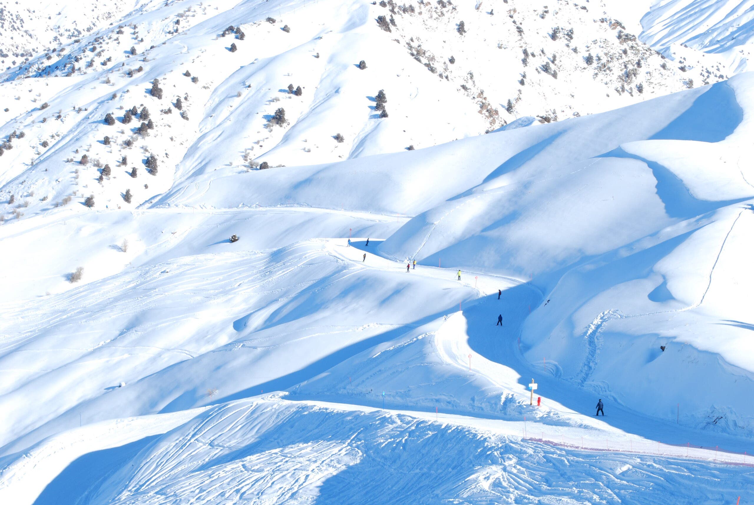 Зимний склон в Узбекистане.