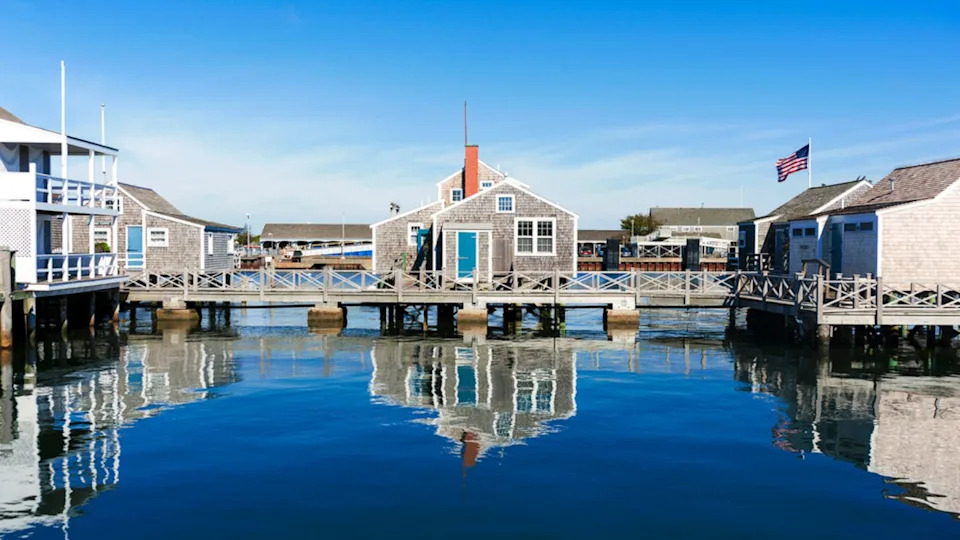 Harbour House тихим и спокойным утром на острове Нантакет