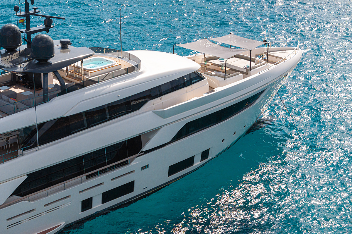 Самые необычные впечатления от путешествий, которые стоит забронировать прямо сейчас, включая лучшие горнолыжные курорты сезона.