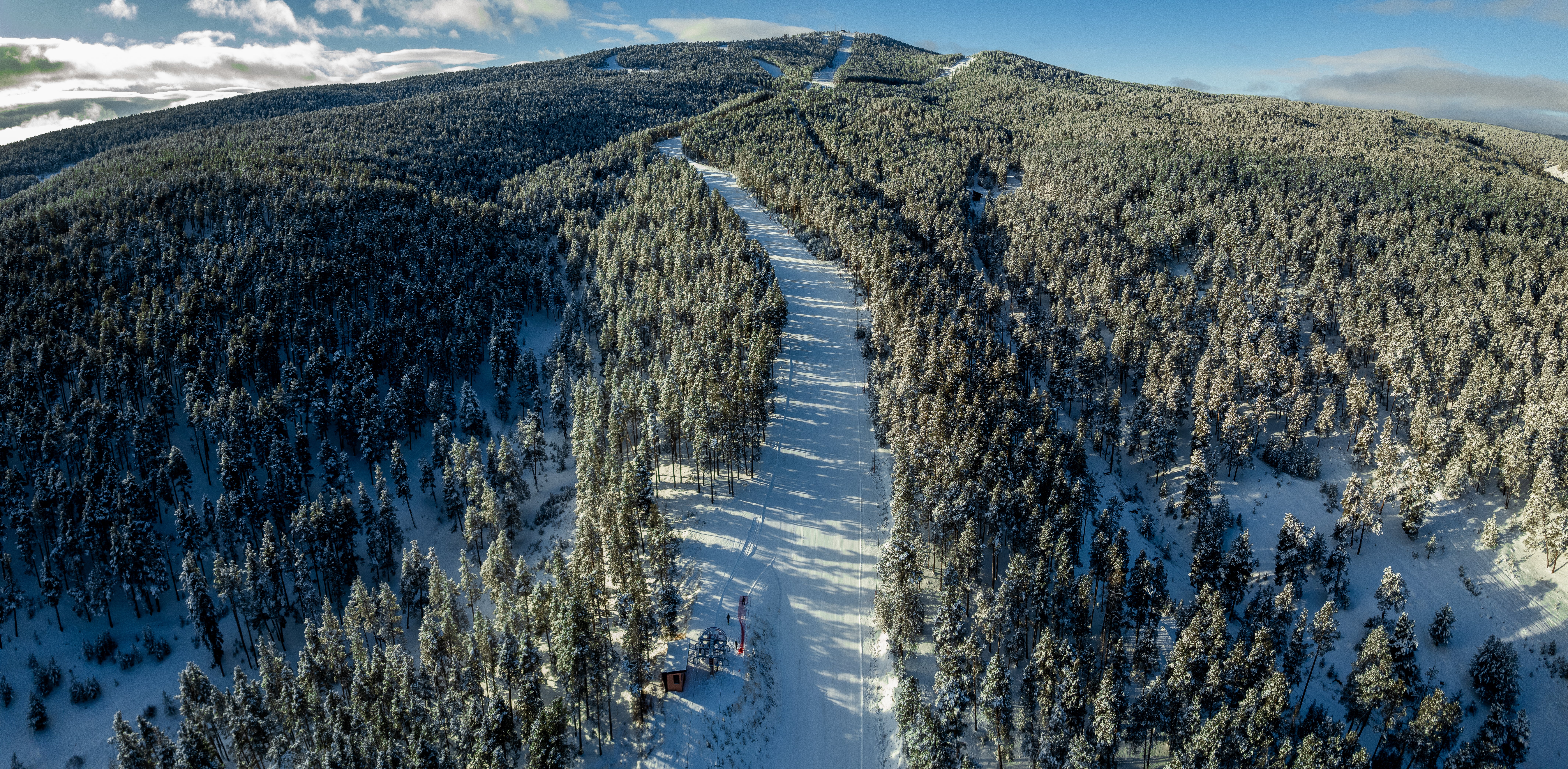 Горнолыжный курорт Duja Chalet расположен у подножия горы Чибилтепе.