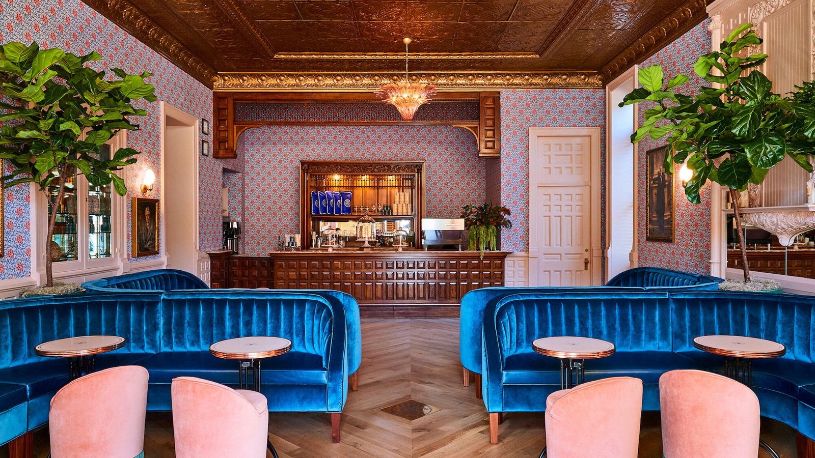 Изображение может содержать Барная клавиатура Музыкальный инструмент Фортепиано Дизайн интерьера и помещения