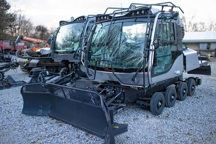 Крупнейшие грумеры Принота могут стоить полмиллиона долларов, в то время как меньшие машины для ухода за местными тропами стоят шестизначные суммы.