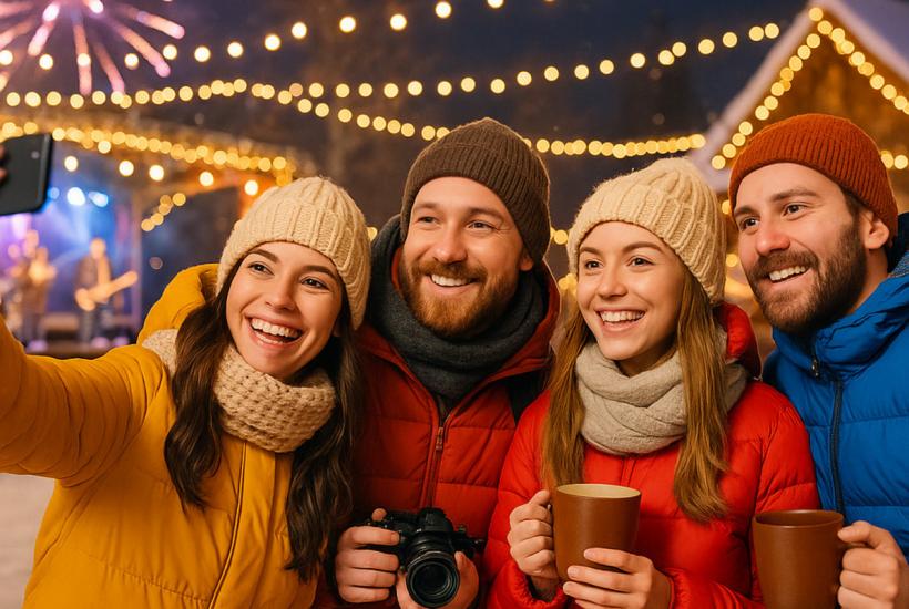 Туристы на зимнем фестивале Туристы на зимнем фестивале