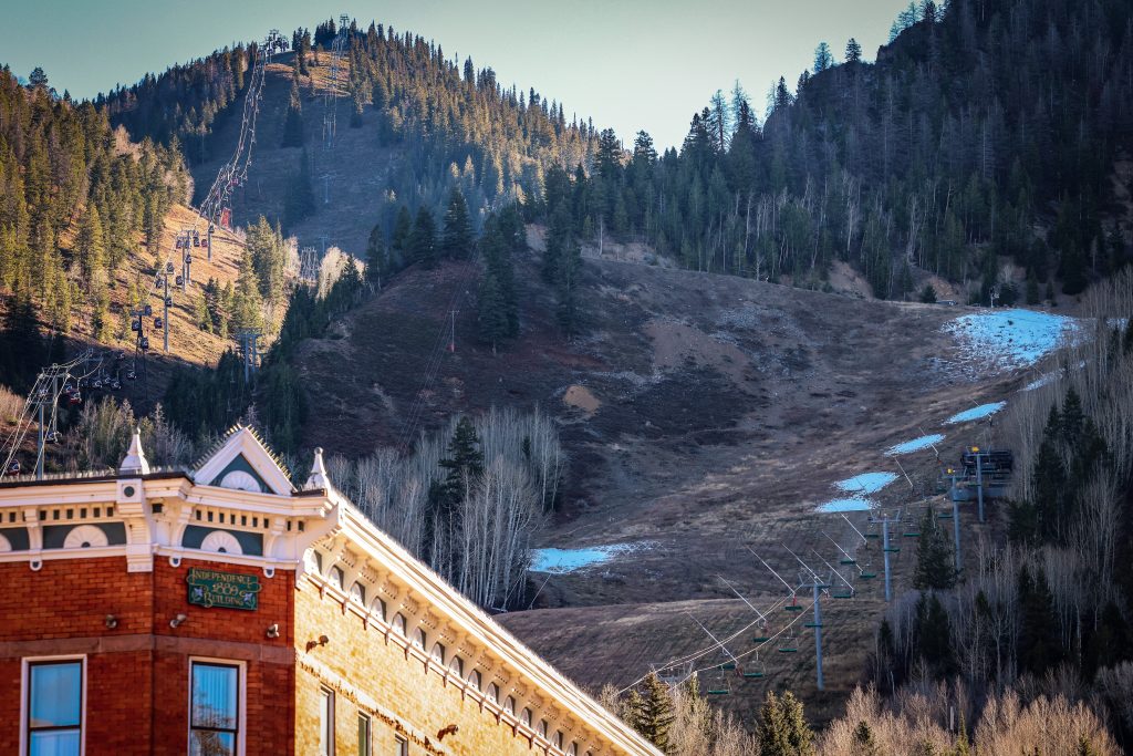 Метеорологи предвидят три метели накануне Дня Благодарения. Будет ли этого достаточно, чтобы повернуть вспять засушливое начало сезона в Колорадо?