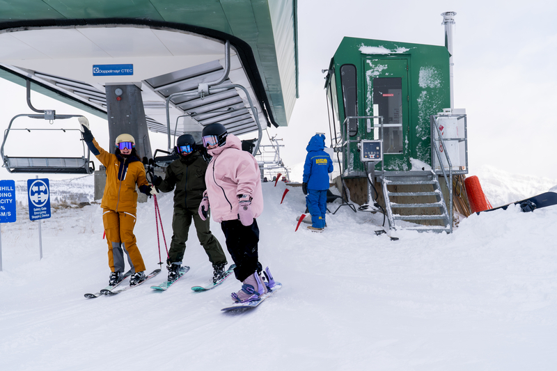 День открытия Sunshine Village, воскресенье, 2 ноября. Изображение предоставлено SkiBig3 / Джилл Скарпато.