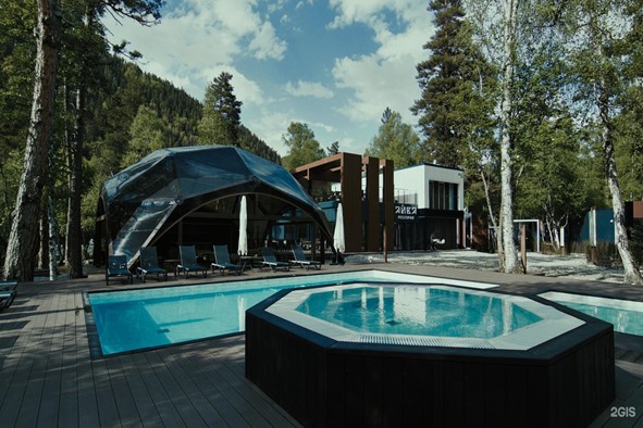 10 лучших гостиниц Архыза с подогреваемым бассейном и панорамным видом на горы