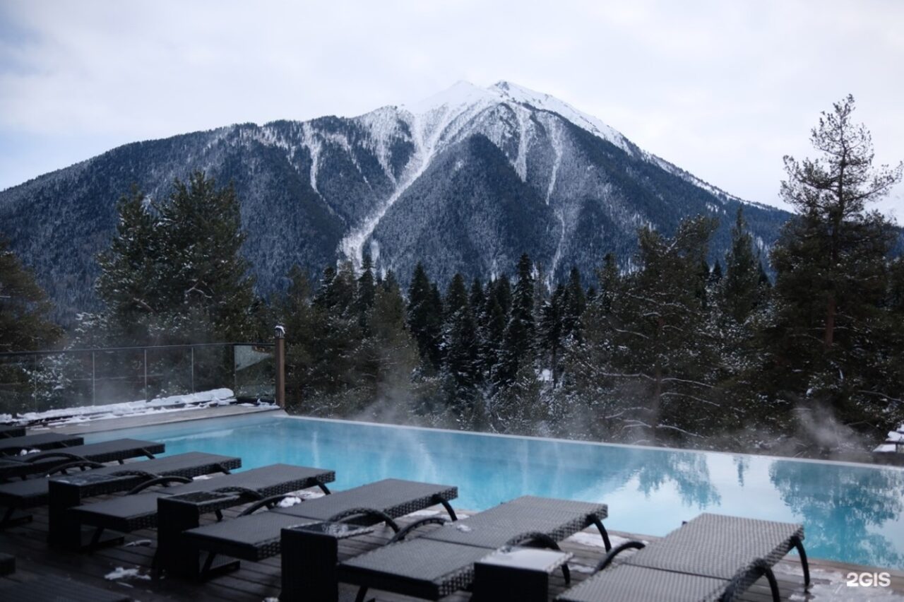 10 лучших гостиниц Архыза с подогреваемым бассейном и панорамным видом на горы
