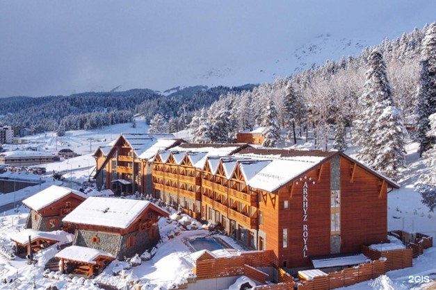 10 лучших гостиниц Архыза с подогреваемым бассейном и панорамным видом на горы