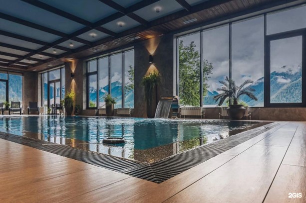 10 лучших гостиниц Архыза с подогреваемым бассейном и панорамным видом на горы