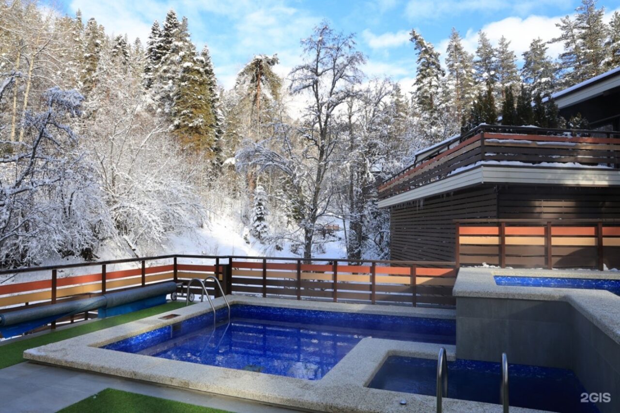 10 лучших гостиниц Архыза с подогреваемым бассейном и панорамным видом на горы