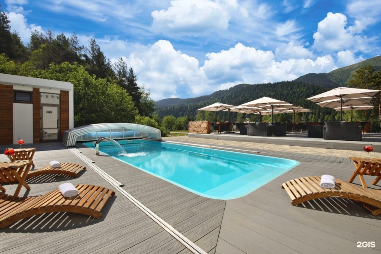 10 лучших гостиниц Архыза с подогреваемым бассейном и панорамным видом на горы